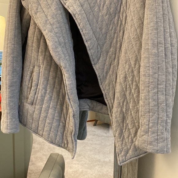 RACHEL Rachel Roy, M, quilted wrap jacket, warm & in EUC!  Wardrobe staple!! - Picture 5 of 9